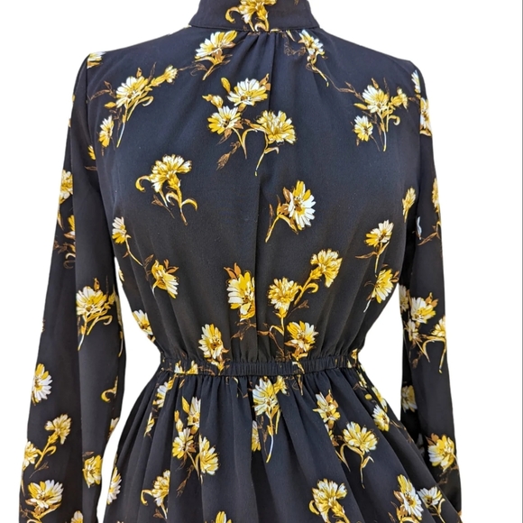 Forever 21 Black & Yellow Long Sleeve Floral Dress - Picture 3 of 6